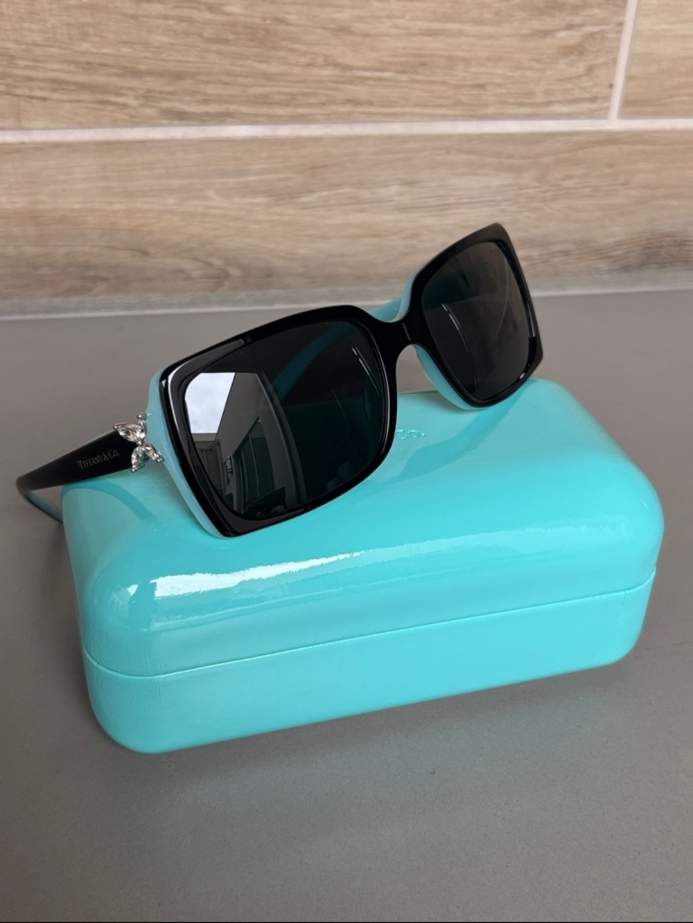 Authentic Tiffany & Co Sunglasses Rimmed in Signature Tiffany Blue Crystal Frame - Picture 3 of 16